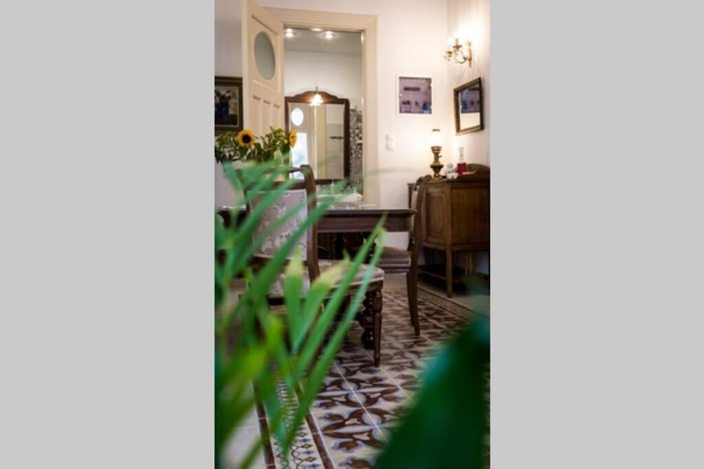 Neoclassical Flat With 2 Bedrooms In Pireus Exteriör bild