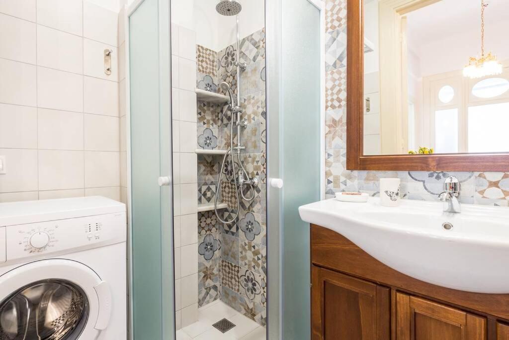 Neoclassical Flat With 2 Bedrooms In Pireus Exteriör bild