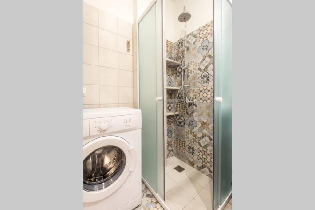 Neoclassical Flat With 2 Bedrooms In Pireus Exteriör bild