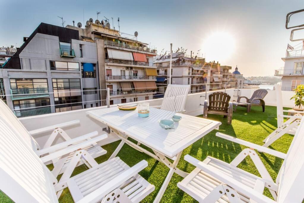 Neoclassical Flat With 2 Bedrooms In Pireus Exteriör bild