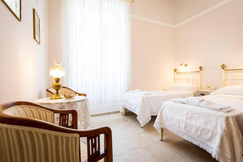 Neoclassical Flat With 2 Bedrooms In Pireus Exteriör bild